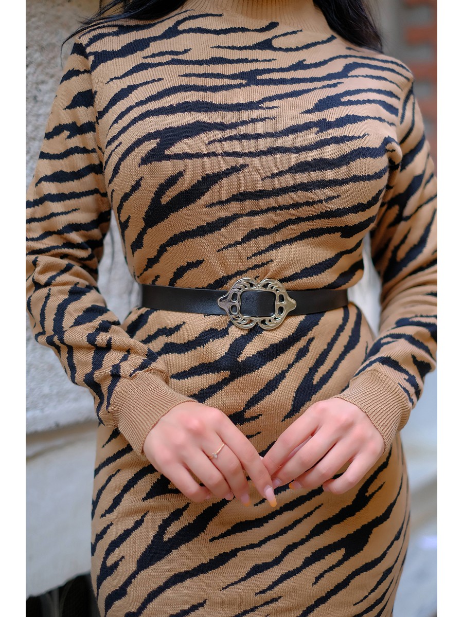 Kahverengi Zebra Desenli Boğazlı Triko Elbise