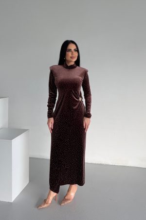 BALIKÇI YAKA BEL TOKA DETAYLI  TAŞLI KADİFE ELBİSE