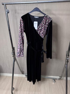 KRUVAZE LEOPAR DESENLİ KADİFE ELBİSE