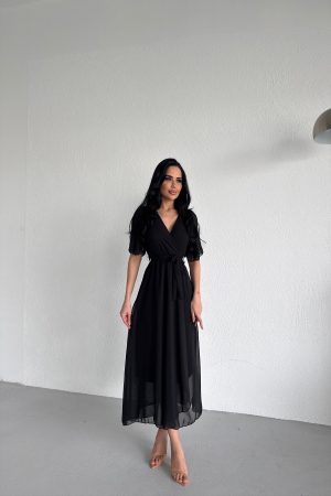 KRUVAZE YAKA KUŞAKLI VOLANLI ŞİFON ELBİSE